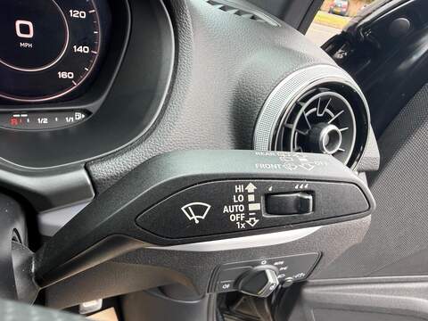 Audi Q2 1.5 TFSI CoD 35 S line S Tronic Euro 6 (s/s) 5dr - U80458