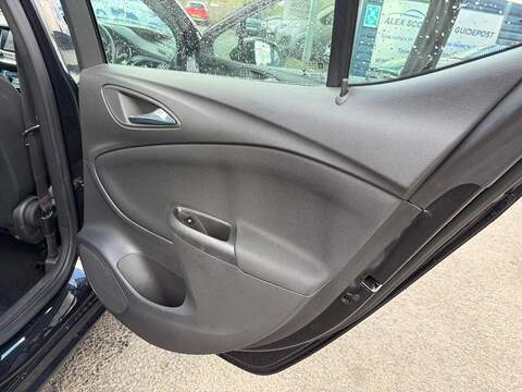 Vauxhall Astra 1.4i Turbo SRi Nav Hatchback 5dr Petrol Auto Euro 6 (s/s) (150 ps) - U80462