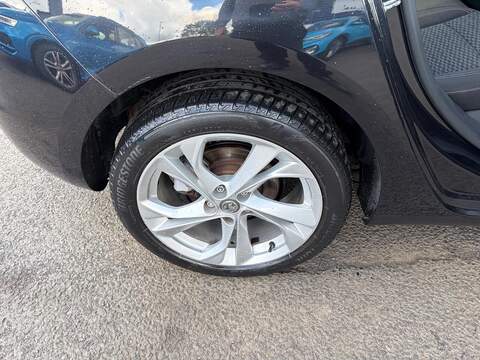 Vauxhall Astra 1.4i Turbo SRi Nav Hatchback 5dr Petrol Auto Euro 6 (s/s) (150 ps) - U80462