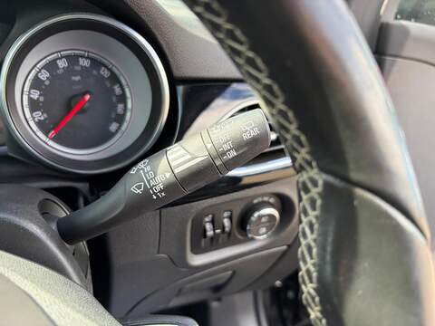 Vauxhall Astra 1.4i Turbo SRi Nav Hatchback 5dr Petrol Auto Euro 6 (s/s) (150 ps) - U80462