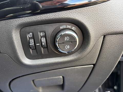 Vauxhall Astra 1.4i Turbo SRi Nav Hatchback 5dr Petrol Auto Euro 6 (s/s) (150 ps) - U80462