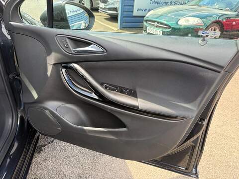 Vauxhall Astra 1.4i Turbo SRi Nav Hatchback 5dr Petrol Auto Euro 6 (s/s) (150 ps) - U80462