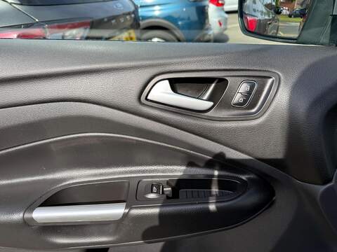 Ford Kuga 1.5 TDCi Zetec SUV 5dr Diesel Manual Euro 6 (s/s) (120 ps) - U80481