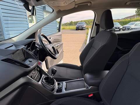 Ford Kuga 1.5 TDCi Zetec SUV 5dr Diesel Manual Euro 6 (s/s) (120 ps) - U80481