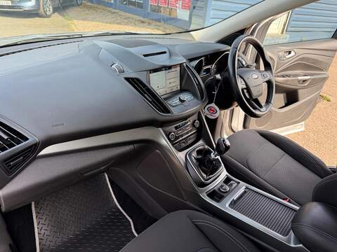 Ford Kuga 1.5 TDCi Zetec SUV 5dr Diesel Manual Euro 6 (s/s) (120 ps) - U80481
