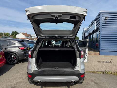 Ford Kuga 1.5 TDCi Zetec SUV 5dr Diesel Manual Euro 6 (s/s) (120 ps) - U80481