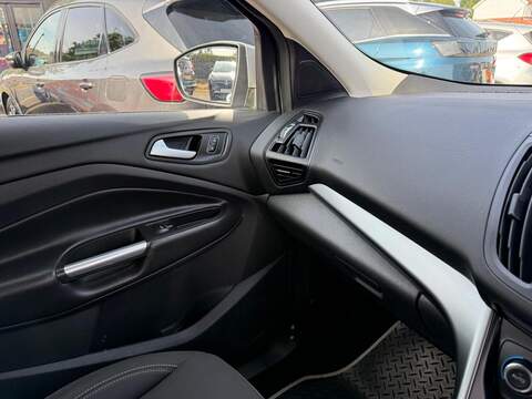 Ford Kuga 1.5 TDCi Zetec SUV 5dr Diesel Manual Euro 6 (s/s) (120 ps) - U80481