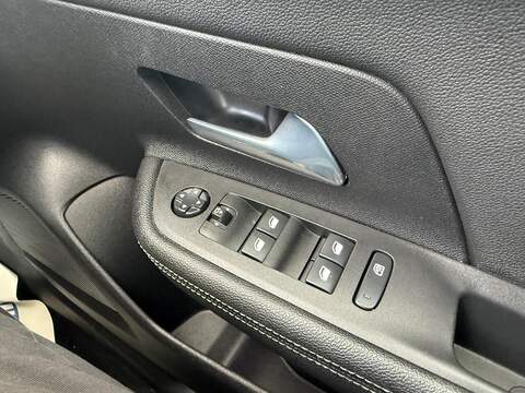 Vauxhall Mokka Electric 54kWh Ultimate Auto 5dr (Long Range) - U80514