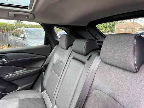 Nissan Qashqai 1.3 DIG-T MHEV N-Connecta Euro 6 (s/s) 5dr - U80532