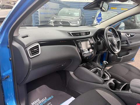 Nissan Qashqai DIG-T Acenta Premium SUV 1.3 Manual Petrol - U80538