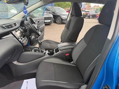 Nissan Qashqai DIG-T Acenta Premium SUV 1.3 Manual Petrol - U80538