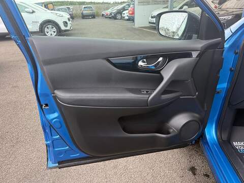 Nissan Qashqai DIG-T Acenta Premium SUV 1.3 Manual Petrol - U80538