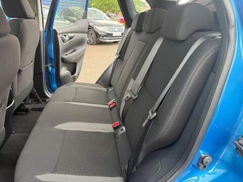 Nissan Qashqai DIG-T Acenta Premium SUV 1.3 Manual Petrol - U80538