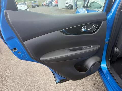 Nissan Qashqai DIG-T Acenta Premium SUV 1.3 Manual Petrol - U80538