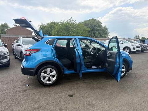 Nissan Qashqai DIG-T Acenta Premium SUV 1.3 Manual Petrol - U80538