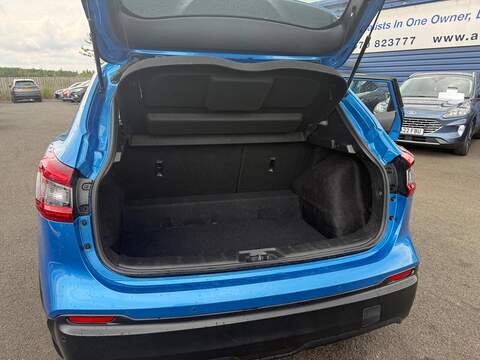 Nissan Qashqai DIG-T Acenta Premium SUV 1.3 Manual Petrol - U80538