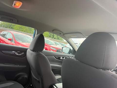 Nissan Qashqai DIG-T Acenta Premium SUV 1.3 Manual Petrol - U80538