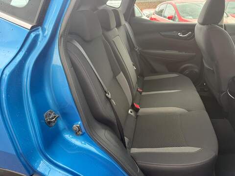 Nissan Qashqai DIG-T Acenta Premium SUV 1.3 Manual Petrol - U80538