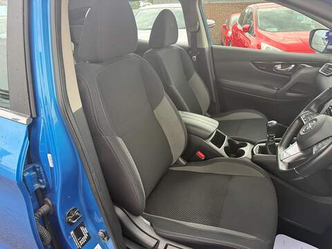 Nissan Qashqai DIG-T Acenta Premium SUV 1.3 Manual Petrol - U80538