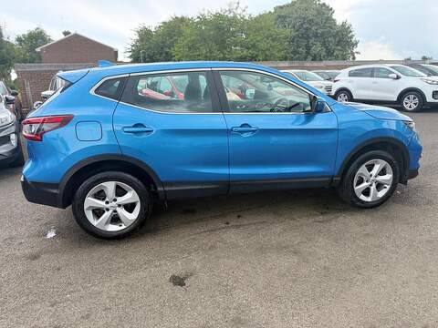 Nissan Qashqai DIG-T Acenta Premium SUV 1.3 Manual Petrol - U80538