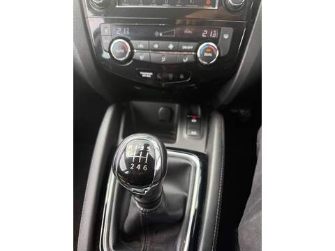 Nissan Qashqai DIG-T Acenta Premium SUV 1.3 Manual Petrol - U80538