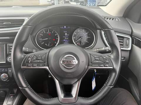 Nissan Qashqai DIG-T Acenta Premium SUV 1.3 Manual Petrol - U80538