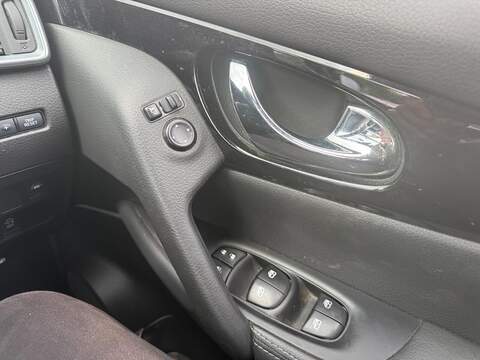 Nissan Qashqai DIG-T Acenta Premium SUV 1.3 Manual Petrol - U80538