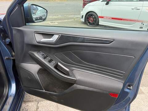 Ford Focus 1.0T EcoBoost MHEV ST-Line X Euro 6 (s/s) 5dr - U80555