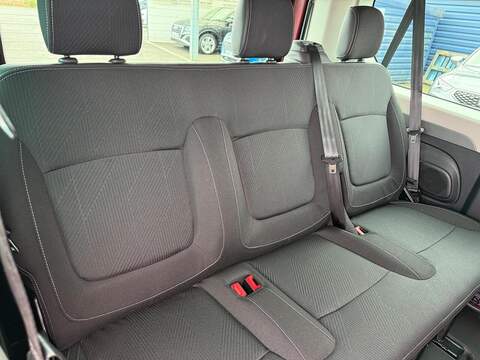 Renault Trafic 2.0 dCi SL28 Extra L1 H1 Euro 6 (s/s) 5dr (9 Seat) - U80562