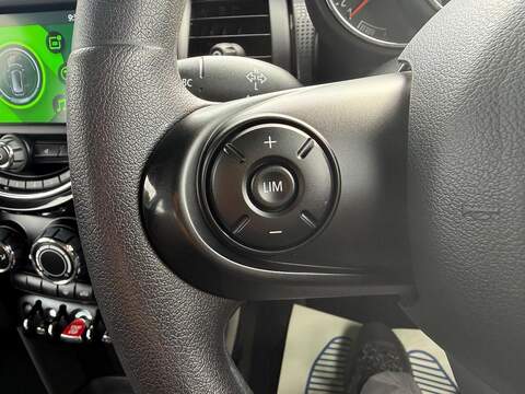 MINI Hatch Cooper Classic Hatchback 1.5 Automatic Petrol - U80572
