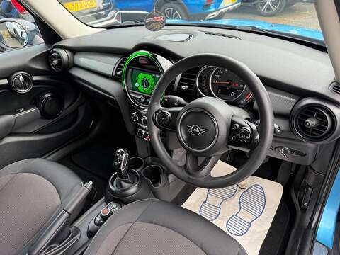 MINI Hatch Cooper Classic Hatchback 1.5 Automatic Petrol - U80572