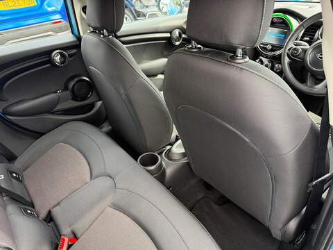MINI Hatch Cooper Classic Hatchback 1.5 Automatic Petrol - U80572