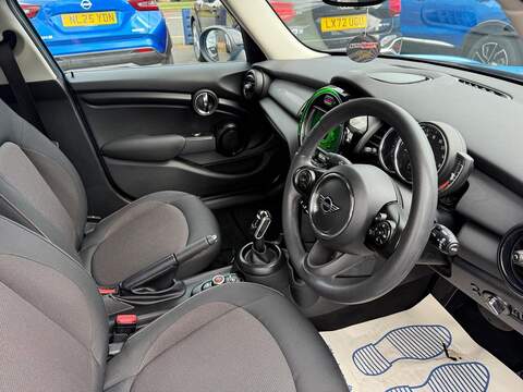 MINI Hatch Cooper Classic Hatchback 1.5 Automatic Petrol - U80572