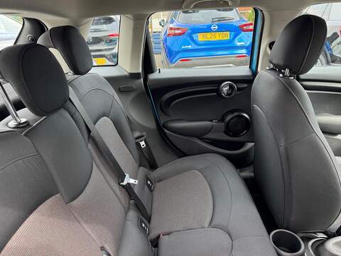 MINI Hatch Cooper Classic Hatchback 1.5 Automatic Petrol - U80572