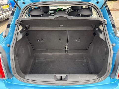MINI Hatch Cooper Classic Hatchback 1.5 Automatic Petrol - U80572