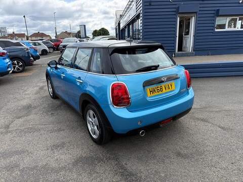MINI Hatch Cooper Classic Hatchback 1.5 Automatic Petrol - U80572