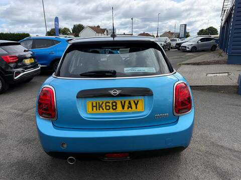 MINI Hatch Cooper Classic Hatchback 1.5 Automatic Petrol - U80572