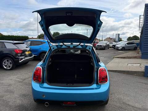MINI Hatch Cooper Classic Hatchback 1.5 Automatic Petrol - U80572