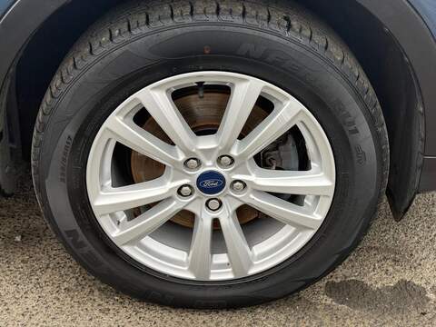 Ford Kuga 2.0 TDCi EcoBlue Zetec SUV 5dr Diesel Powershift AWD Euro 6 (s/s) (150 ps) - U80586