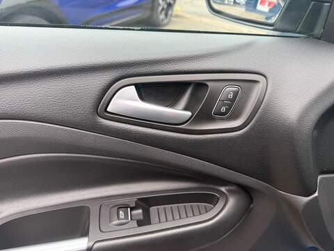 Ford Kuga 2.0 TDCi EcoBlue Zetec SUV 5dr Diesel Powershift AWD Euro 6 (s/s) (150 ps) - U80586