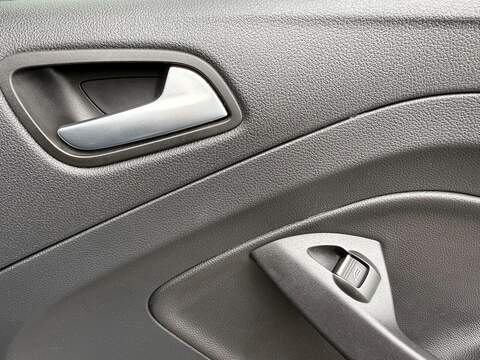 Ford Kuga 2.0 TDCi EcoBlue Zetec SUV 5dr Diesel Powershift AWD Euro 6 (s/s) (150 ps) - U80586