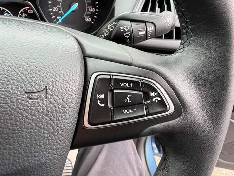 Ford Kuga 2.0 TDCi EcoBlue Zetec SUV 5dr Diesel Powershift AWD Euro 6 (s/s) (150 ps) - U80586