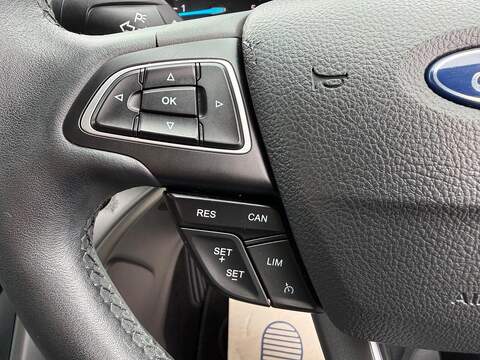 Ford Kuga 2.0 TDCi EcoBlue Zetec SUV 5dr Diesel Powershift AWD Euro 6 (s/s) (150 ps) - U80586