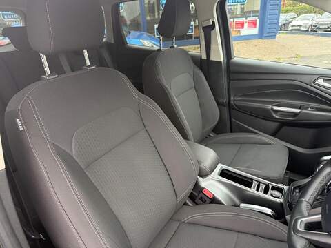 Ford Kuga 2.0 TDCi EcoBlue Zetec SUV 5dr Diesel Powershift AWD Euro 6 (s/s) (150 ps) - U80586