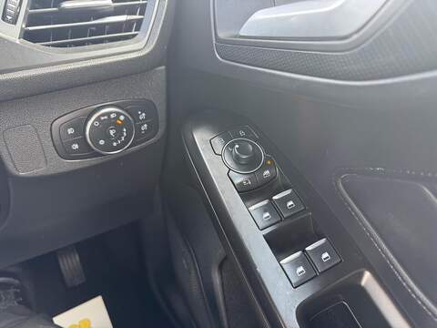 Ford Focus 1.0T EcoBoost MHEV ST-Line DCT Euro 6 (s/s) 5dr - U80616