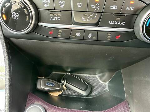 Ford Fiesta TDCi Vignale Hatchback 1.5 Manual Diesel - U80622