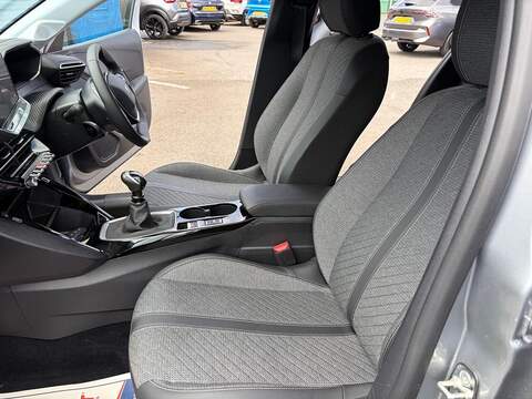 Peugeot 208 1.2 PureTech Allure Euro 6 (s/s) 5dr - U80630