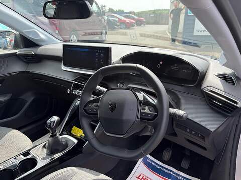 Peugeot 208 1.2 PureTech Allure Euro 6 (s/s) 5dr - U80630