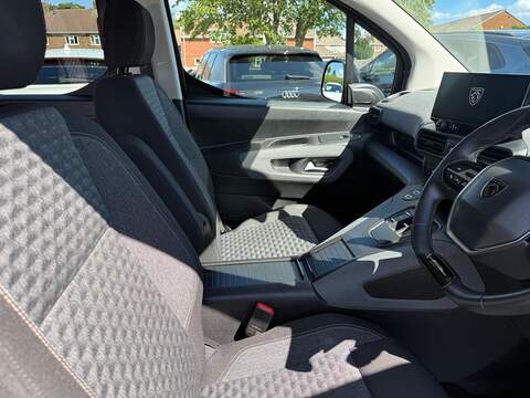 Peugeot e-Rifter 52kWh GT Standard MPV Auto 5dr (11kW Charger) - U80631