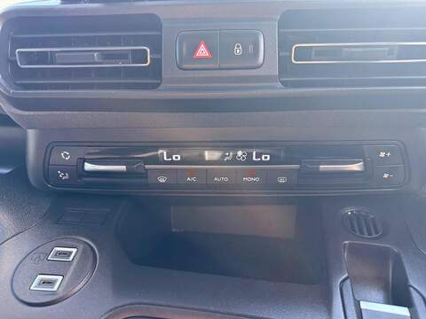 Peugeot e-Rifter 52kWh GT Standard MPV Auto 5dr (11kW Charger) - U80631